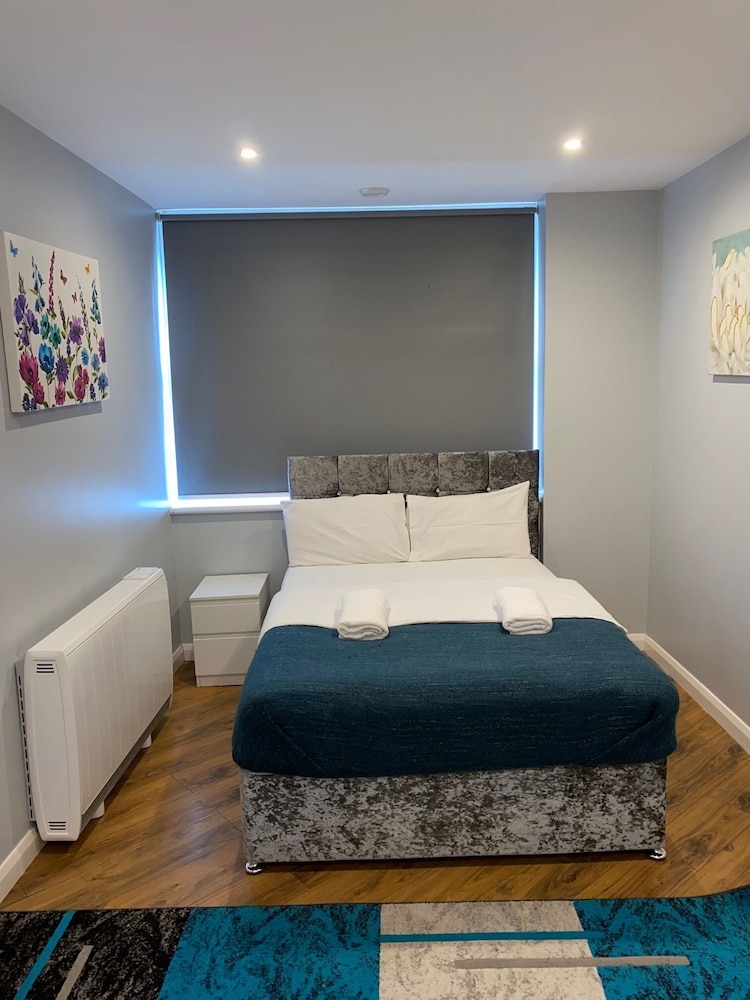 Easy Lets - Showcase Apartments 9/45