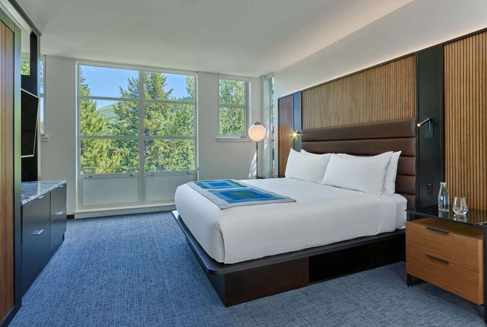 Aspen, Junior Suite, King Bed, Sofa, Accessible