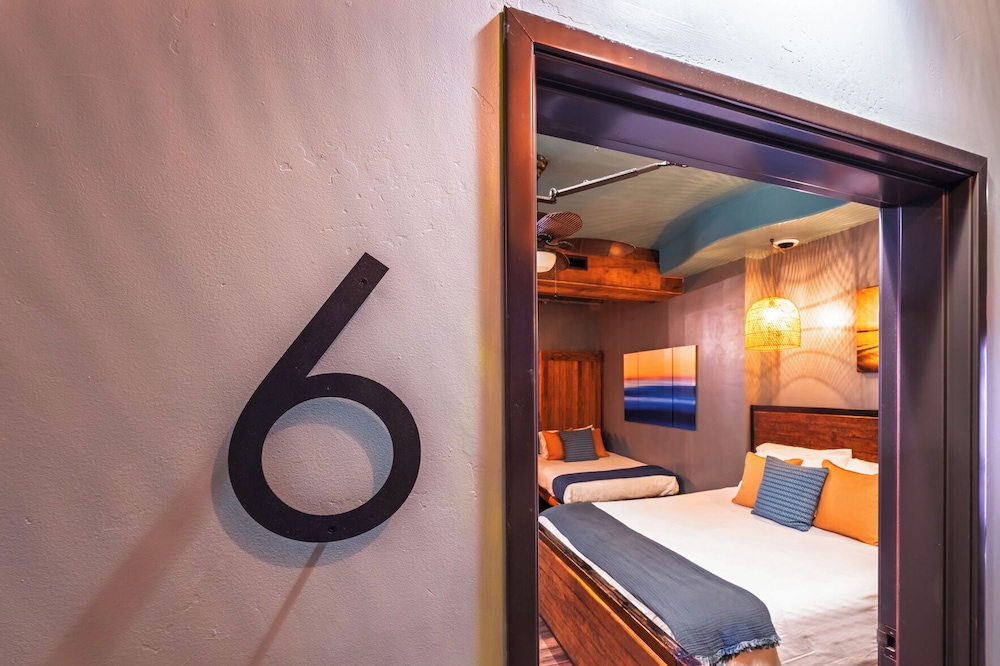 Nomads Hotel 15/67
