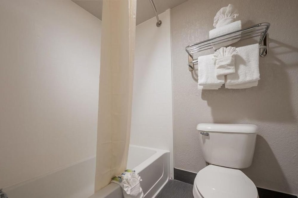 Stratford House Inns - Edmond 22/26