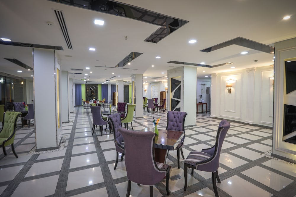 فندق ميرال كراون(Meral Crown Hotel) 53/62