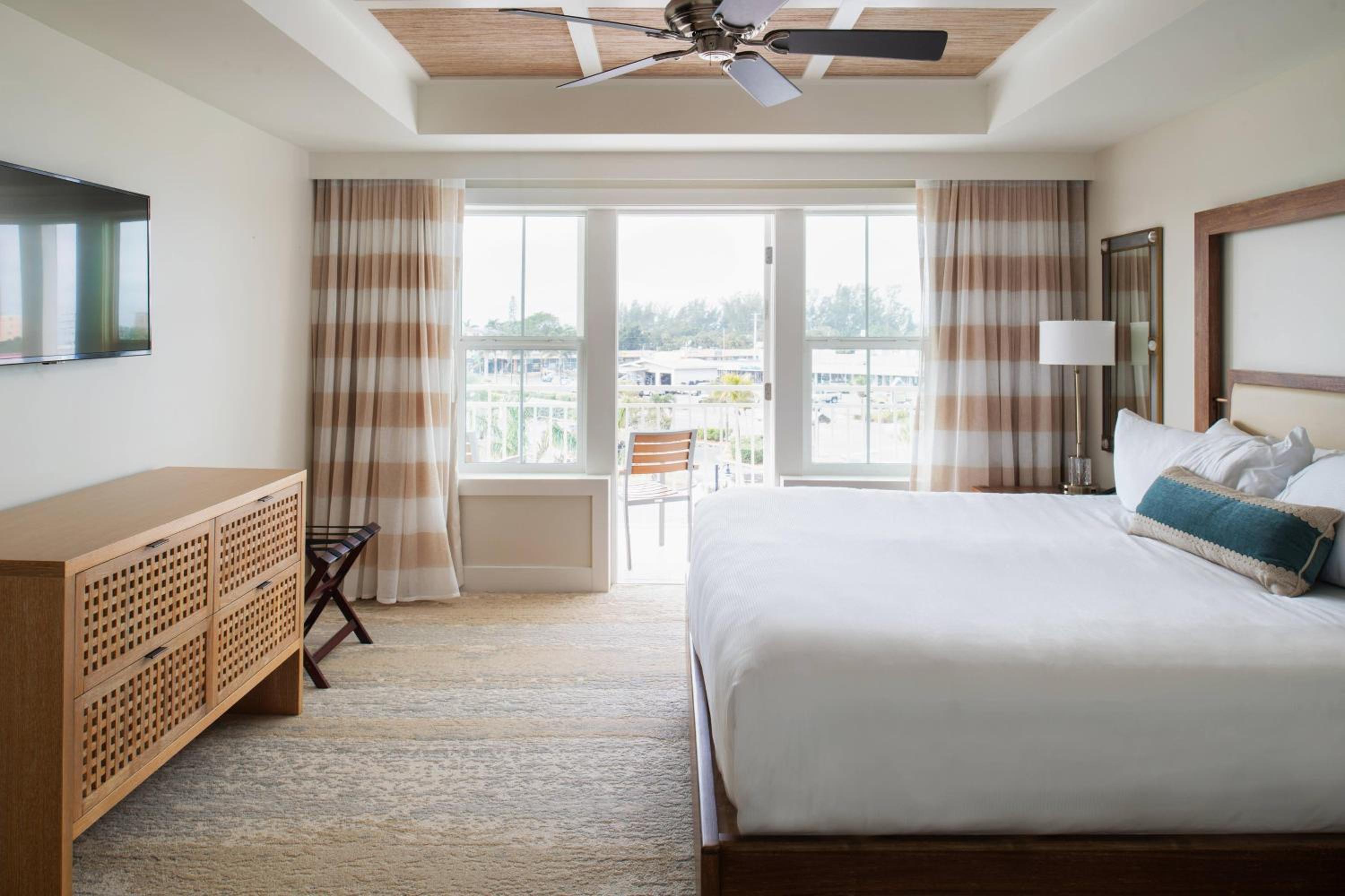 2 Bedrooms, Suite, Water View