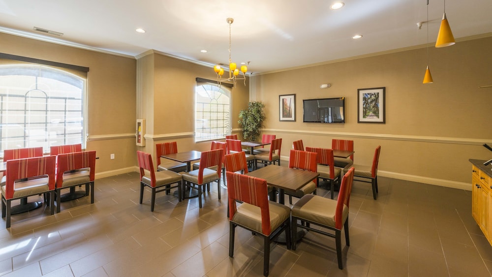 Comfort Inn & Suites Villa Rica, GA 36/47
