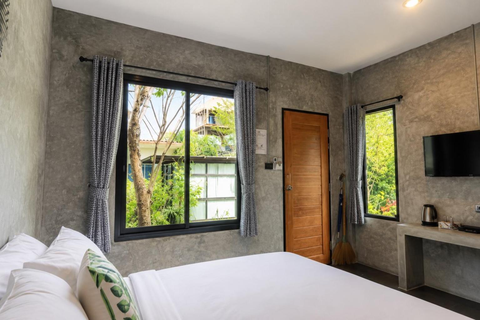 Standard, Double or Twin Bed