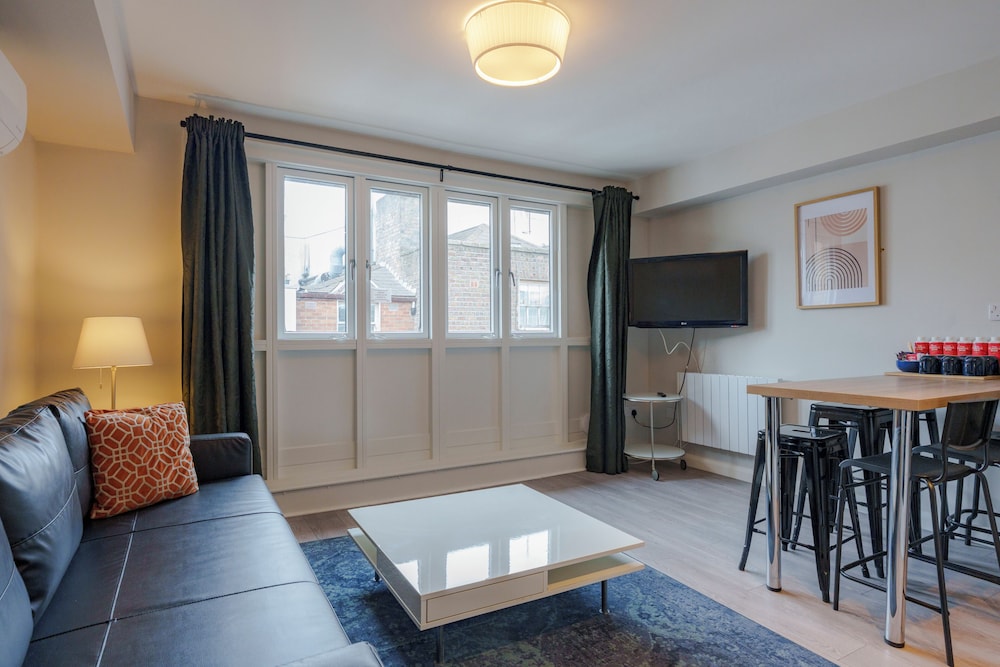 Temple Bar Lane - Adults Only 31/47
