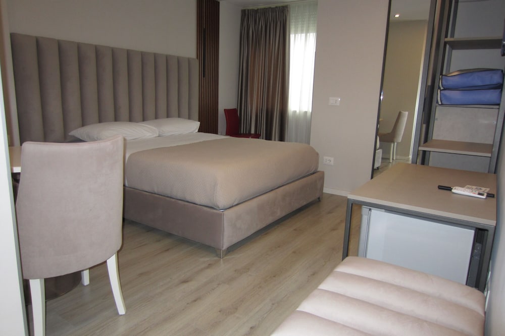 Freddy S Hotel 32/60