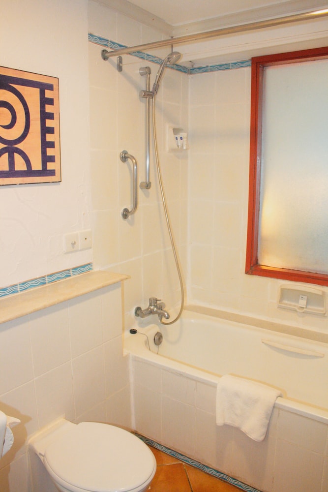 غرفة قياسية بسريرين منفصلين بإطلالة على البحر، Diani Reef Beach Resort and Spa 4/5