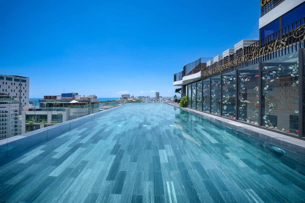 Golden Lotus Grand Hotel 46/49