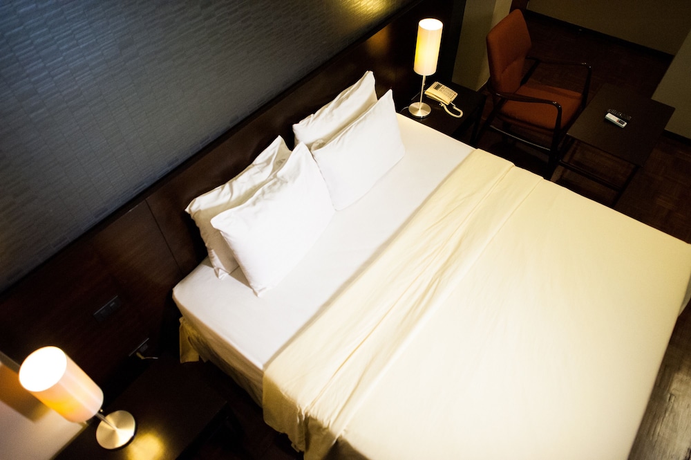 BAAN SILOM SOI 3 15/51