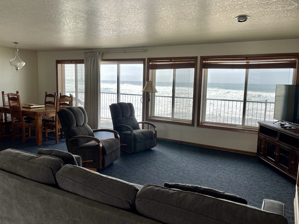 Sandcastle Beachfront Motel 30/40
