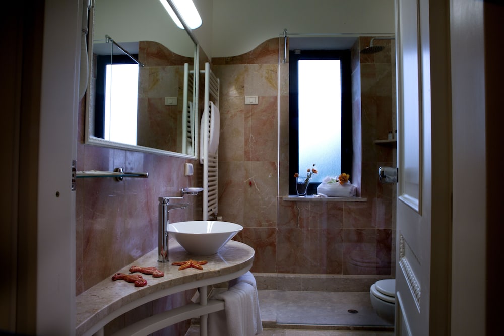 Delfino Beach Hotel 49/50