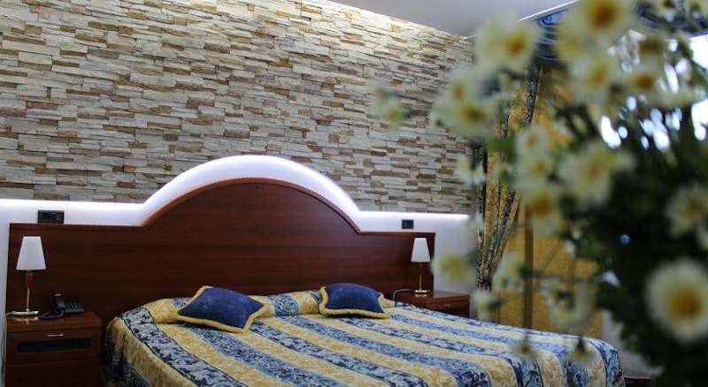 River Palace Hotel 4/10