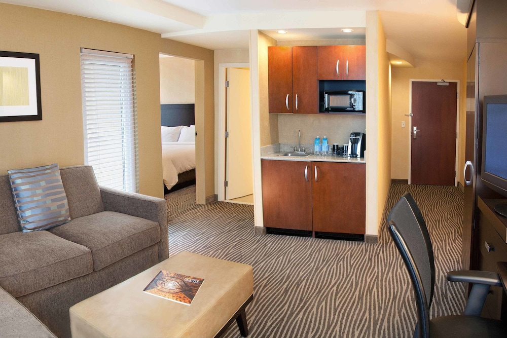 Courtyard by Marriott Seattle Bellevue/Downtown 25/38