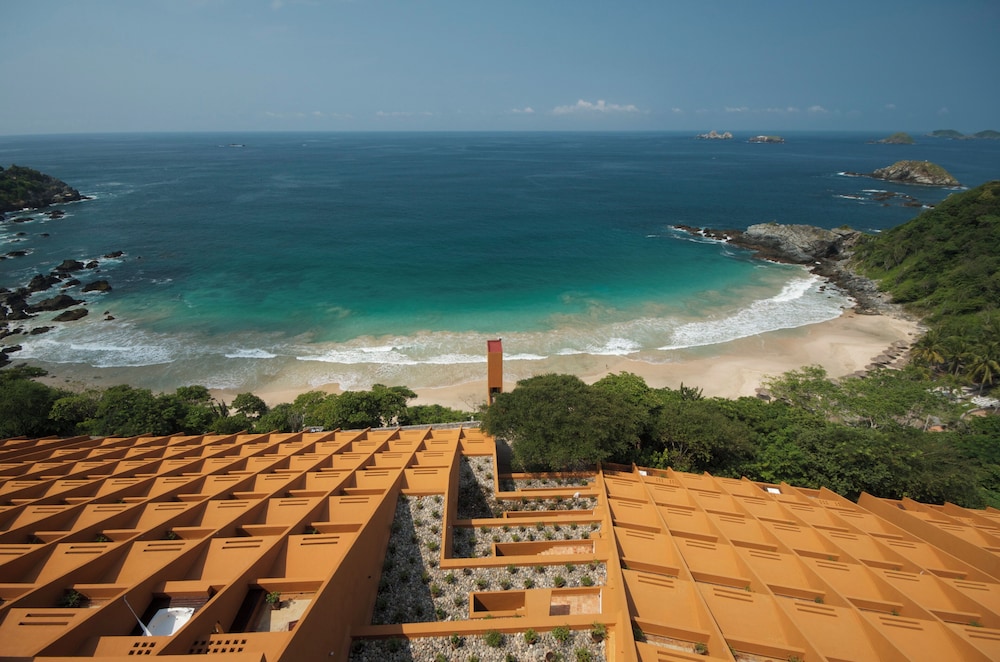 Las Brisas Ixtapa 70/74