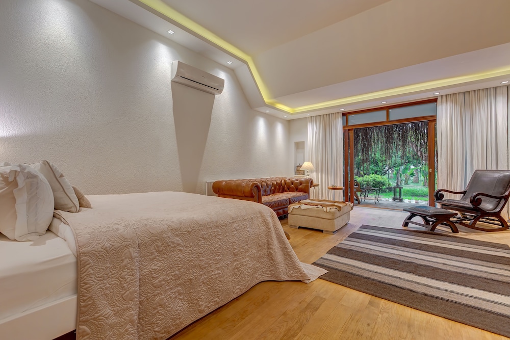 SUPER, DELUXE, DOUBLE BED