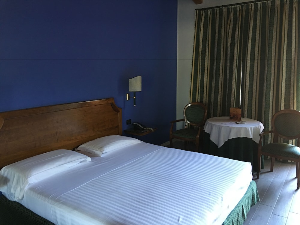 Hotel Don Carlo 12/50
