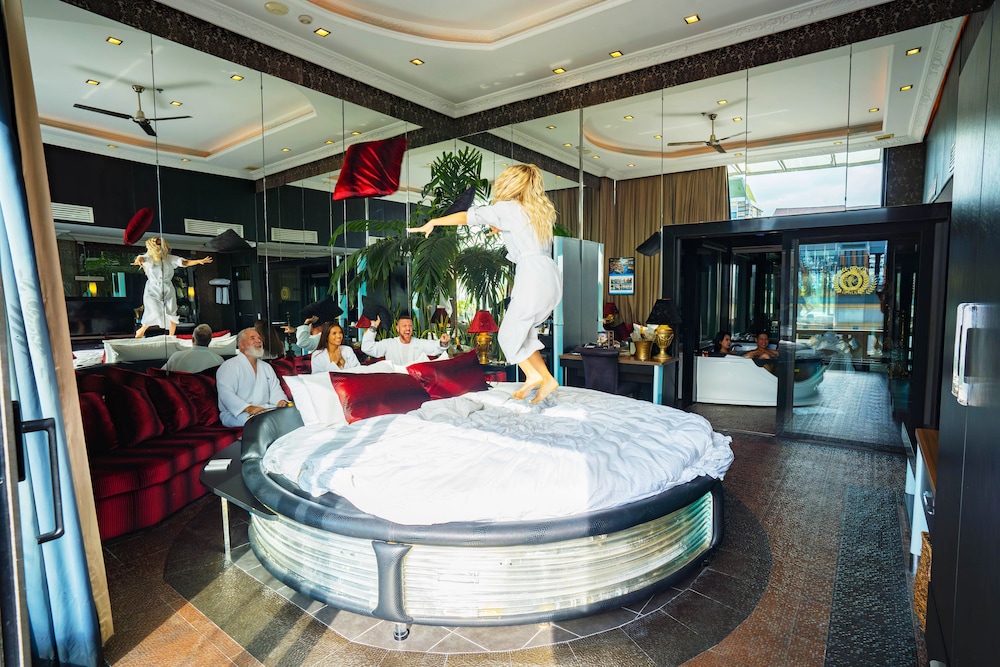Angeles Beach Club (ABC) Hotel 61/79