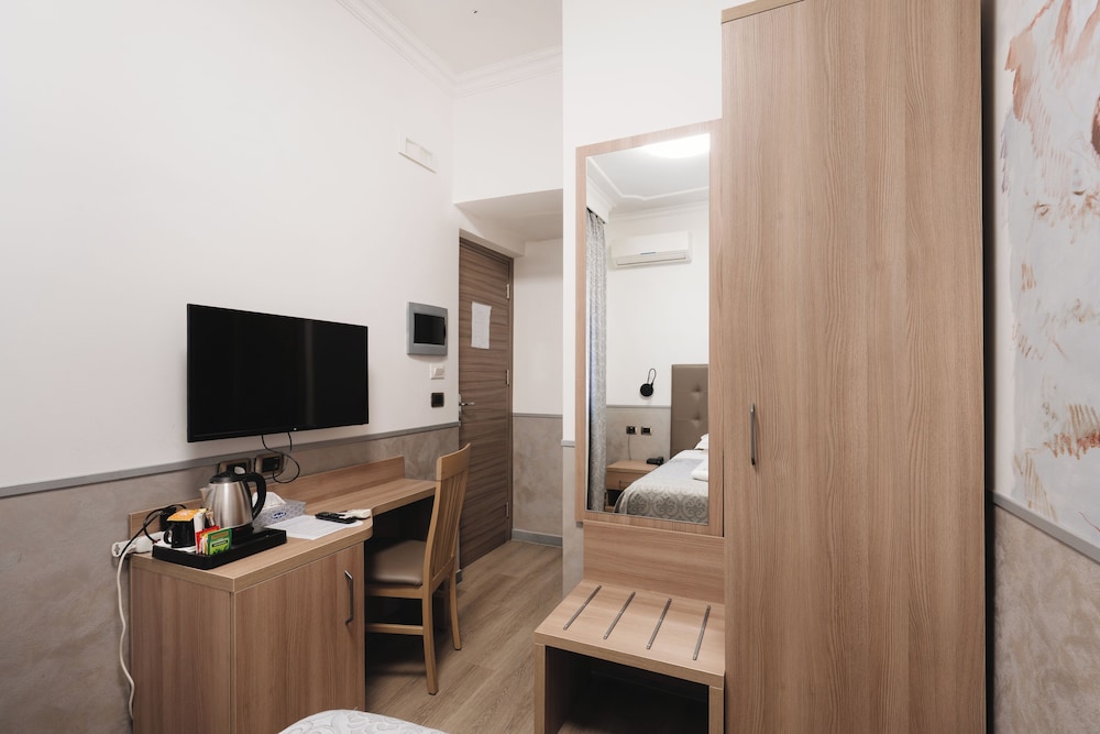Adas Hotel 72/80