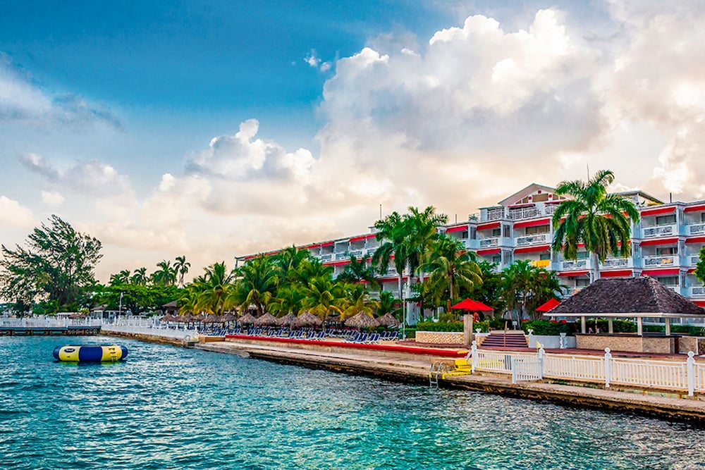 Muthu Crystal Cove Montego Bay 40/48