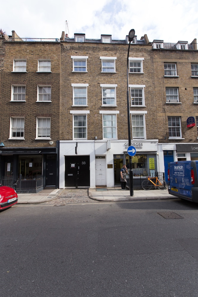 Charlotte Street Apartments by Allo Housing 22/27