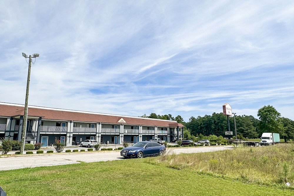 Executive Inn By OYO Ridgeway I-77 in RIDGEWAY - SC