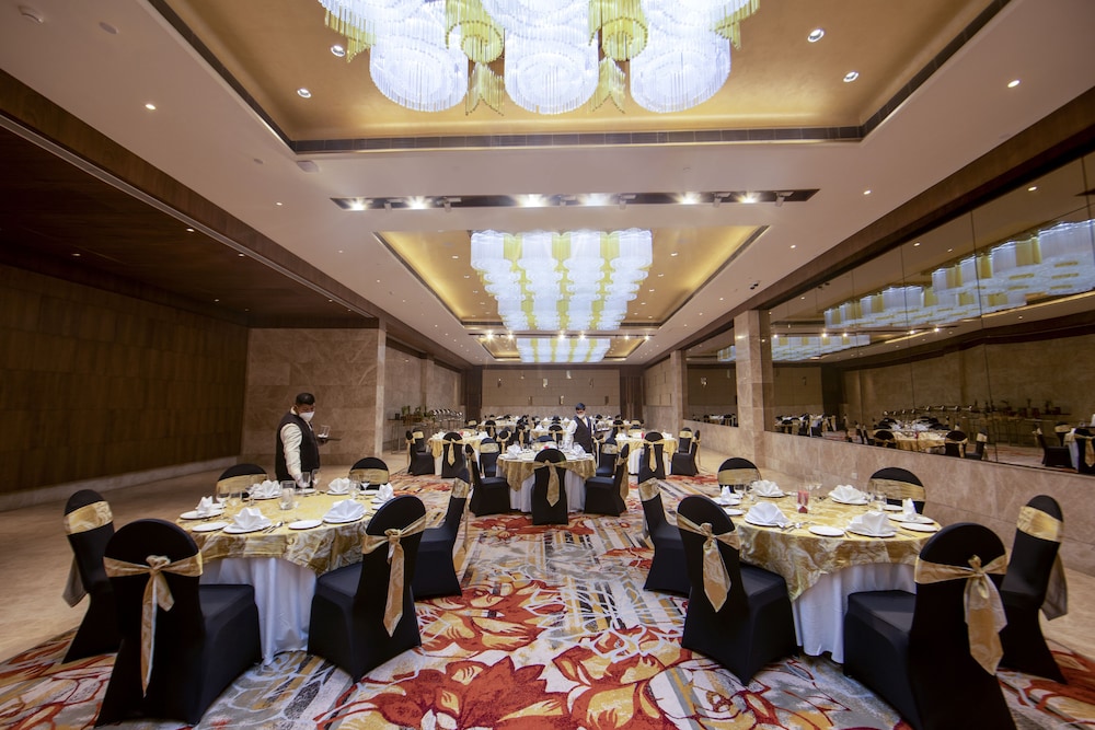 The Gaurs Sarovar Premiere 44/58