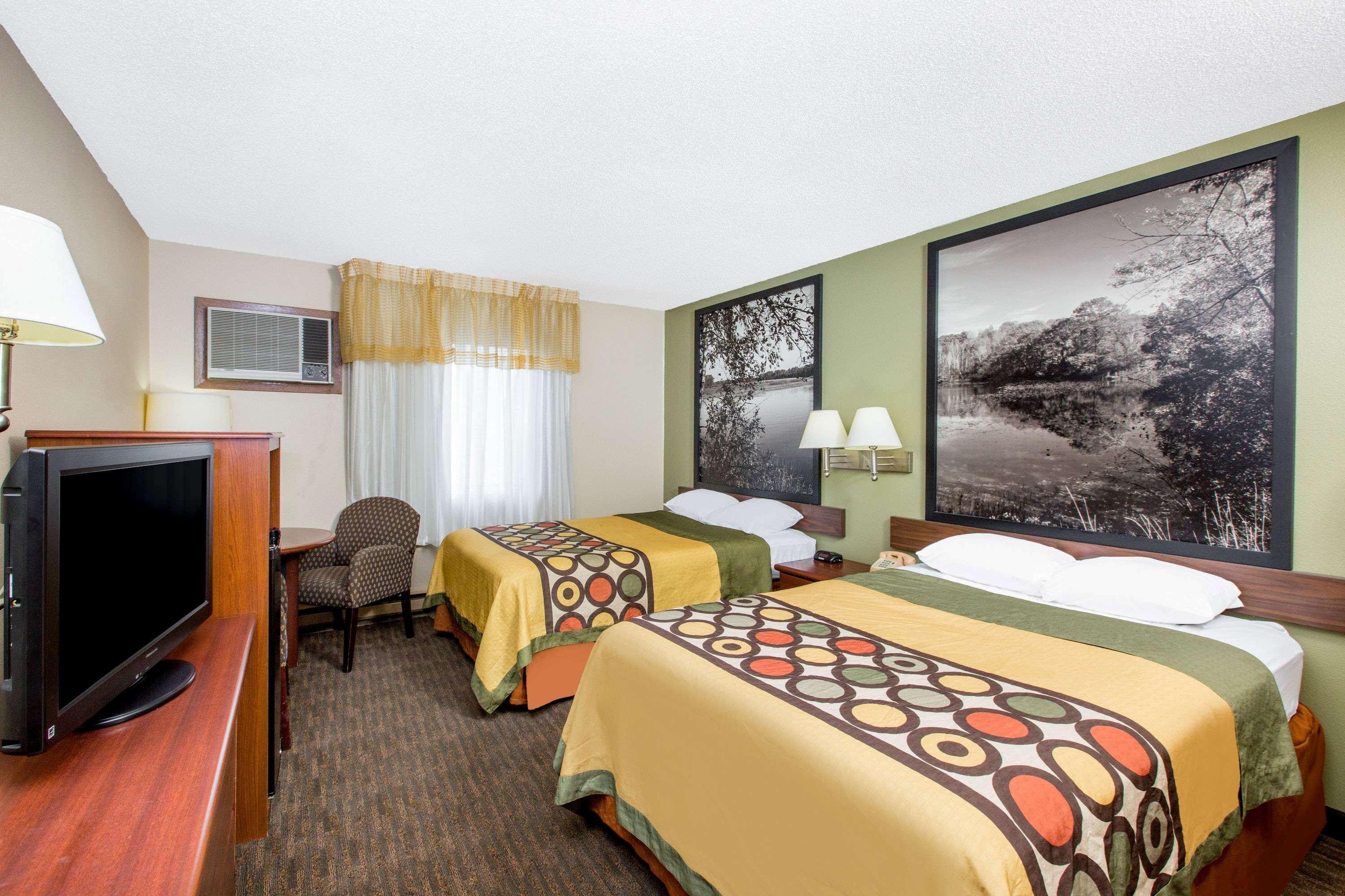 Super 8 By Wyndham Fairmont Mn 8/15