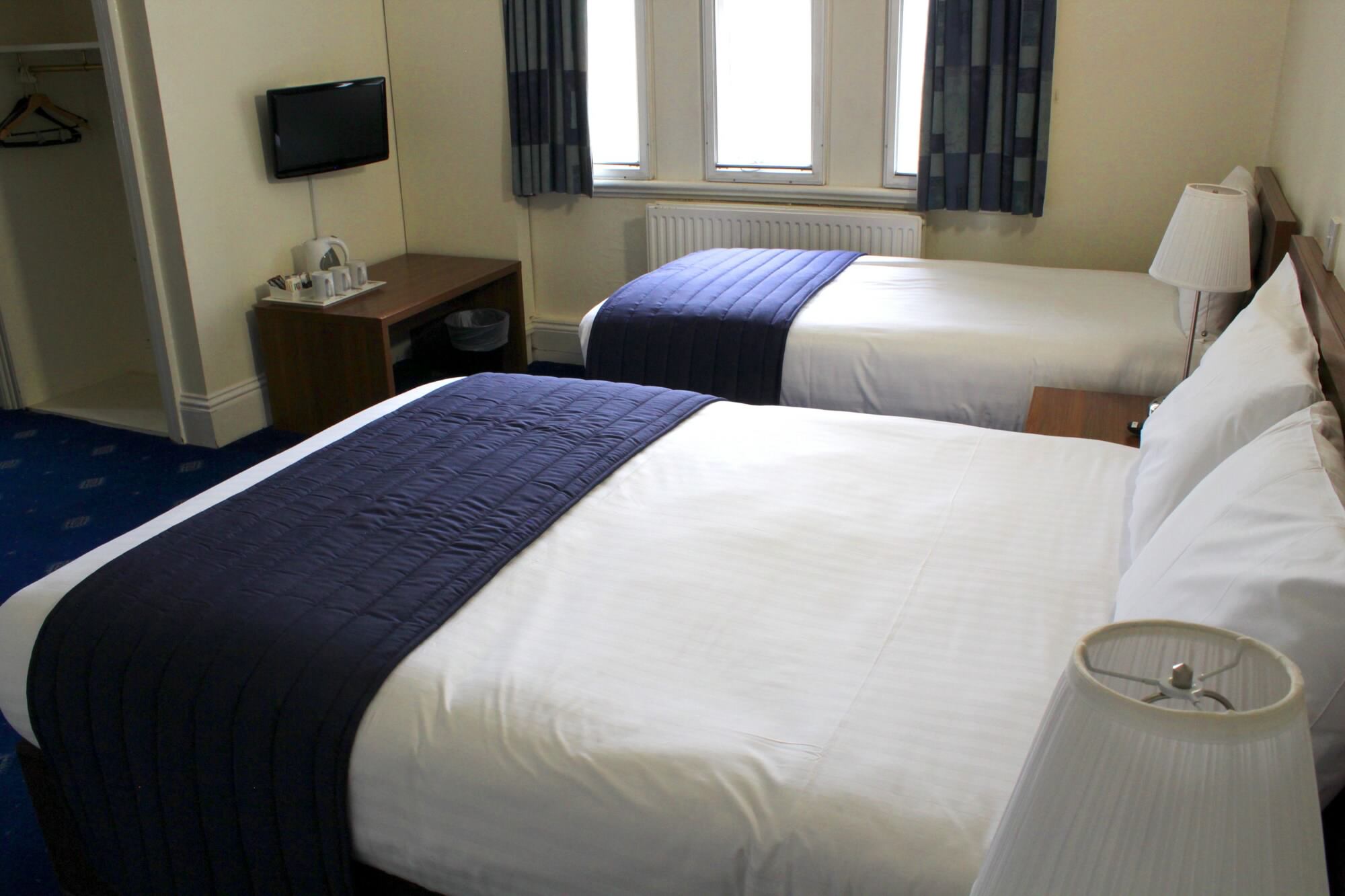 FAMILY, 1 DOUBLE AND 1 SINGLE BED
