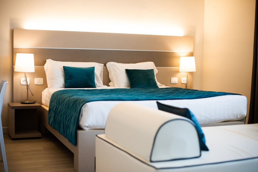HOTEL GLIS 22/64