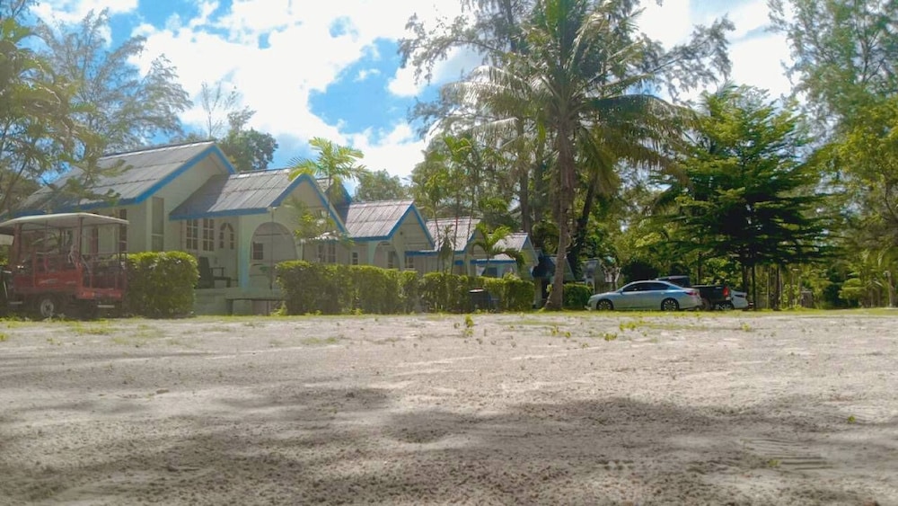 Pan Beach Bungalows 41/50