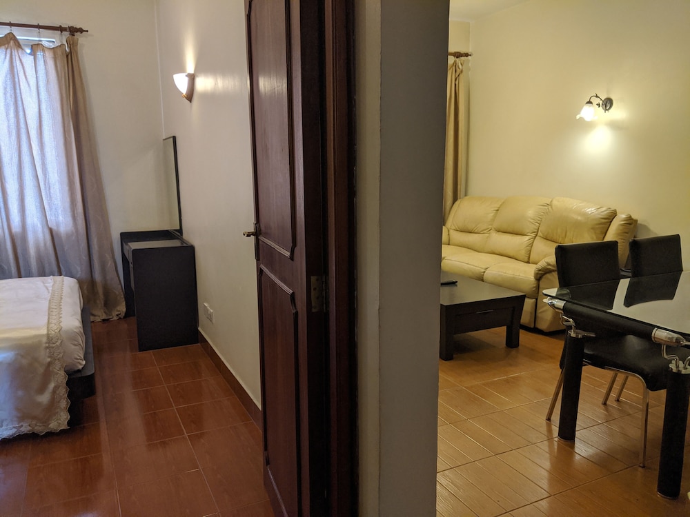 Prestige Hotel Suites 36/50
