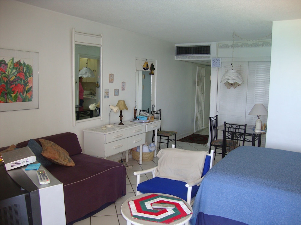 Sea Shell Beach Studio 25/50