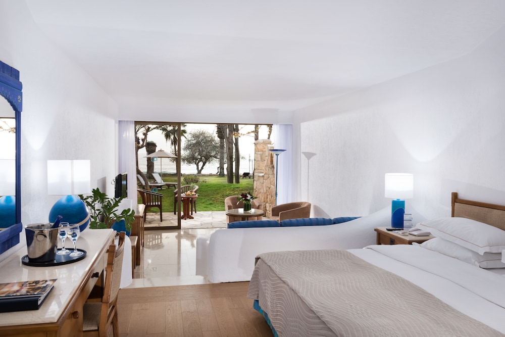Coral Beach Hotel and Resort 39/95