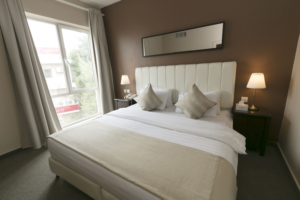 THE CONROY BOUTIQUE HOTEL 4/38