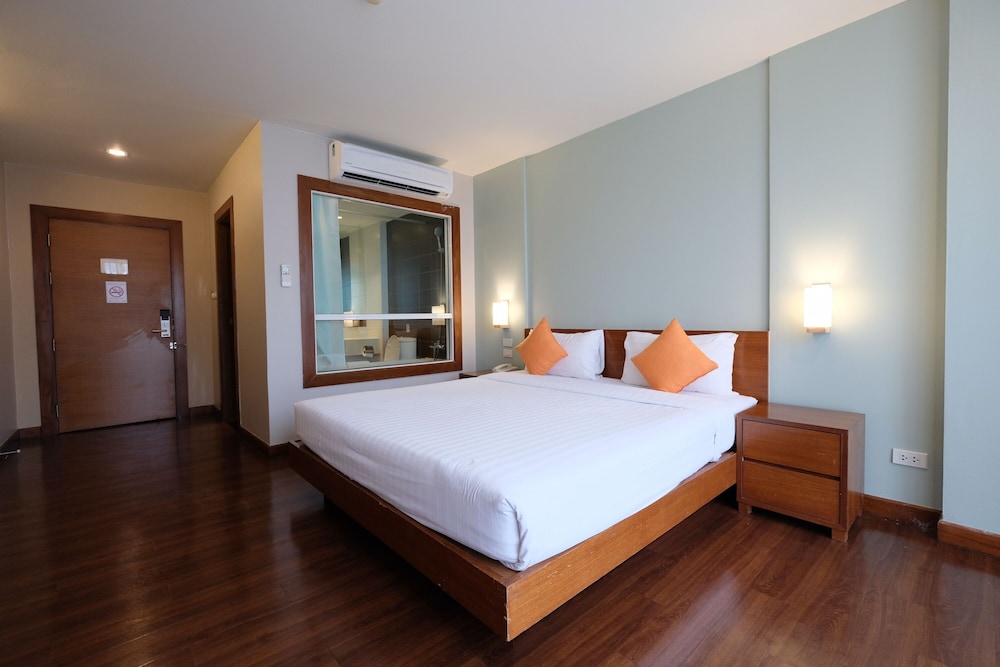 DELUXE, DOUBLE BED