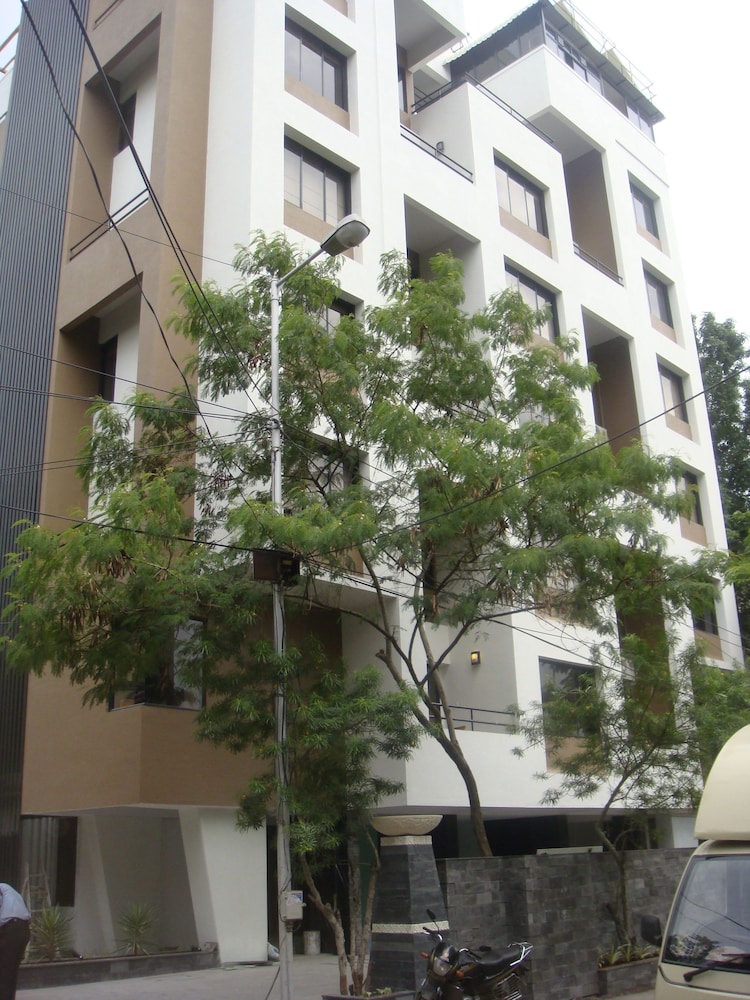 AR Suites Fontana Bay 3/39