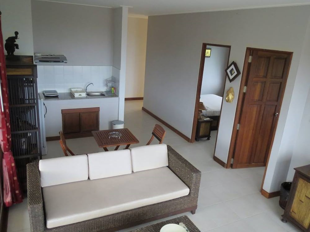 Papillon Residence 6/18