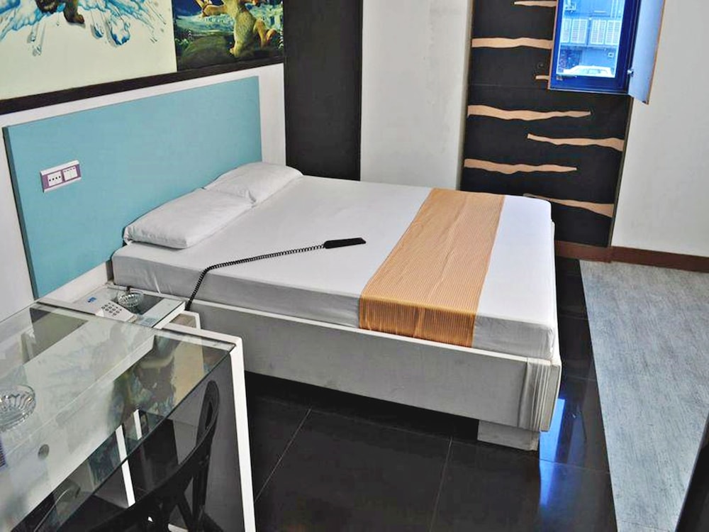 Hotel Dream World Las Pinas 62/63