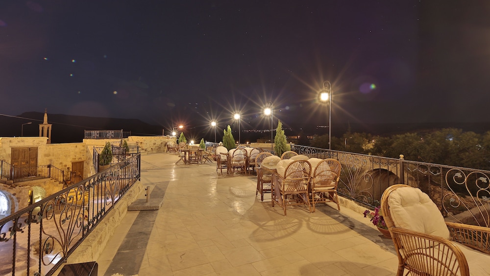 Golden Cave Suites 27/55