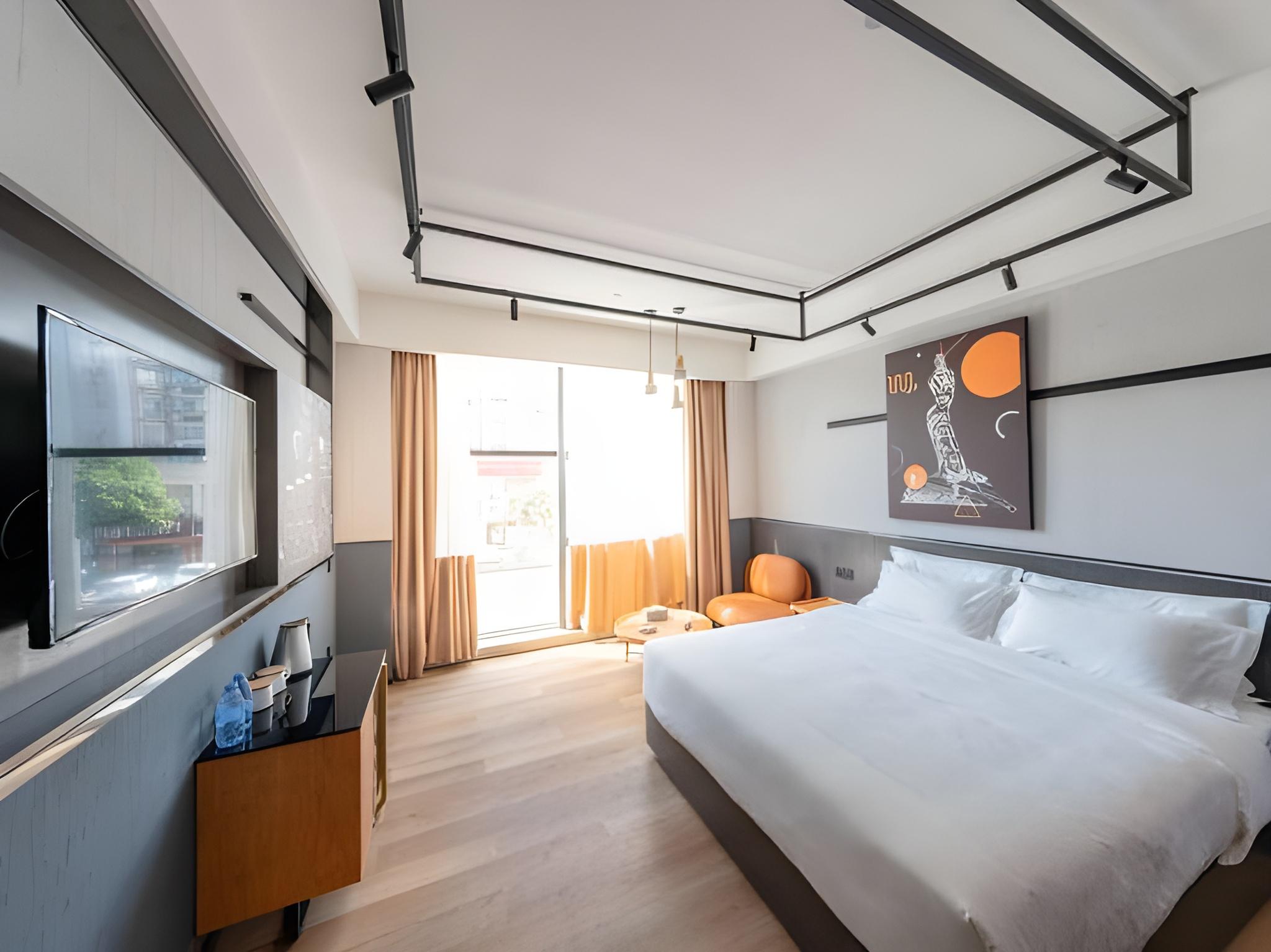 Smart, Superior, Queen Bed