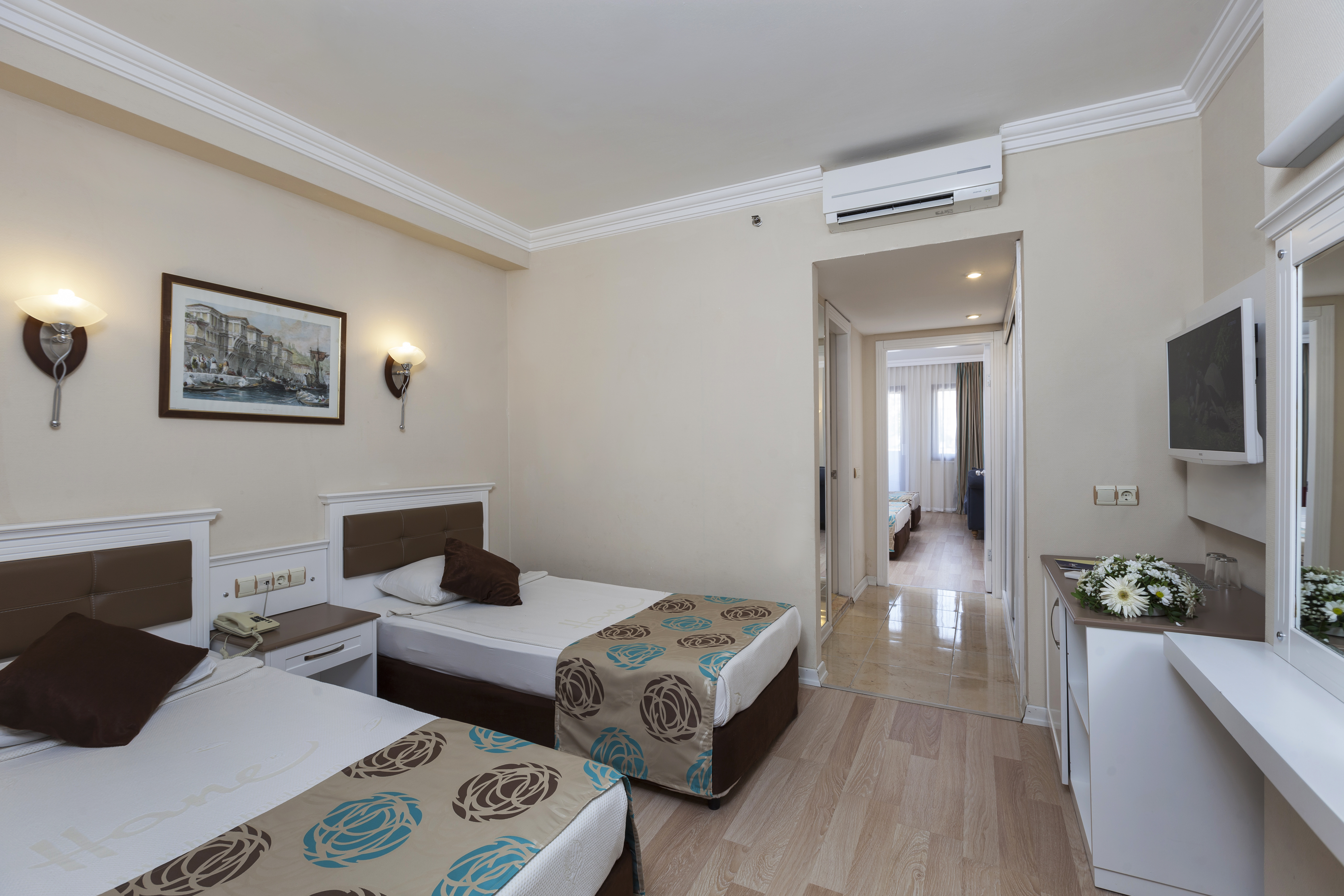 Hane Family Resort 12/50