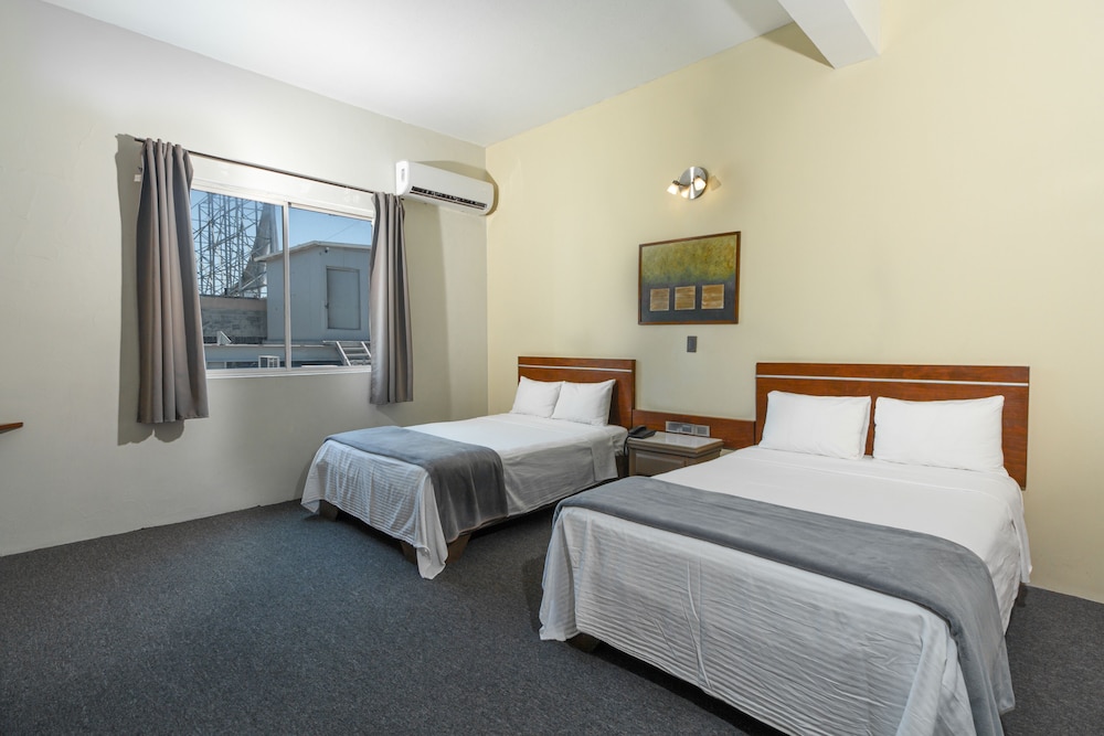 Hotel Plaza Del Arco 15/50