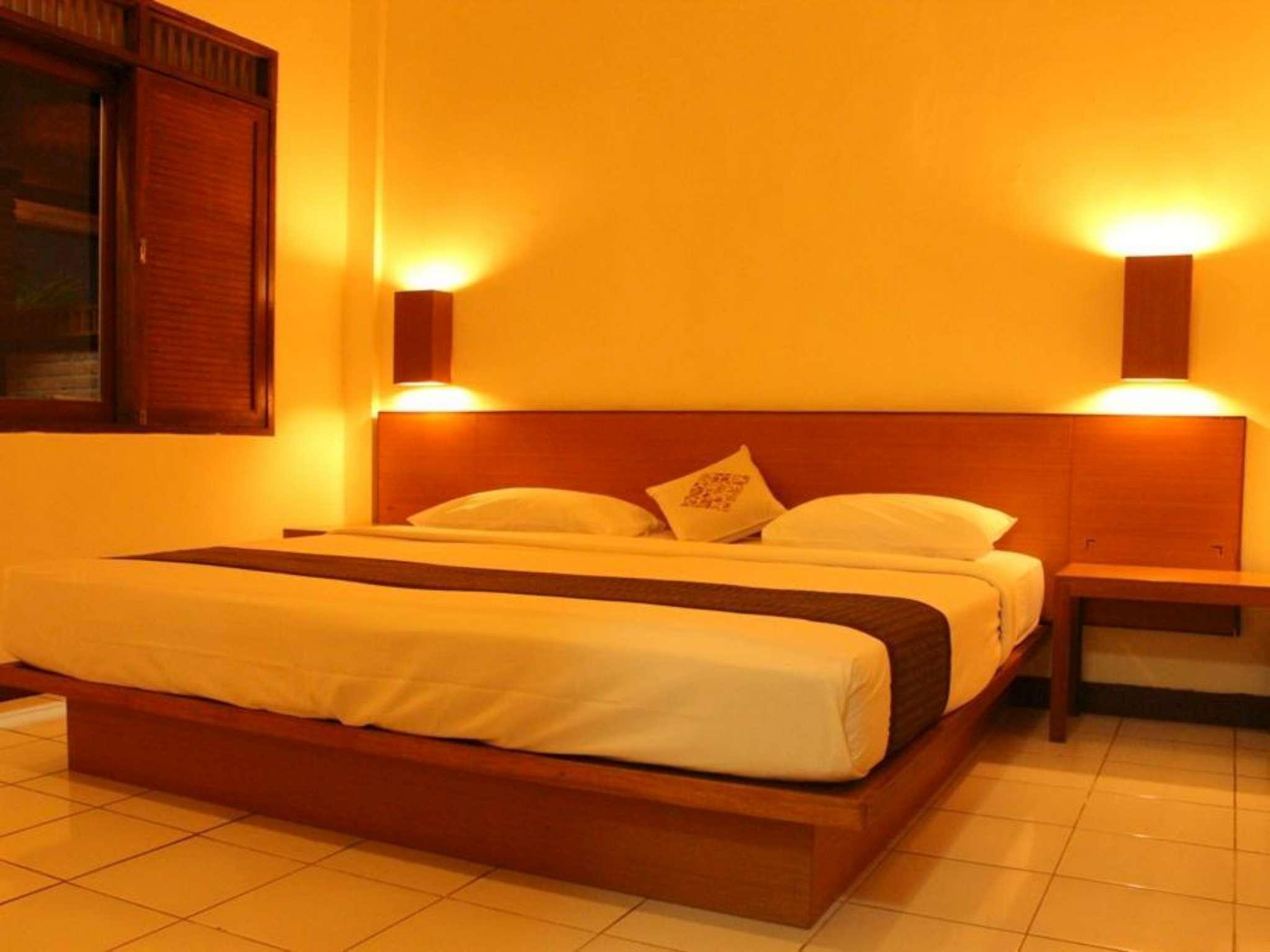 Nyiur Resort Hotel 8/32