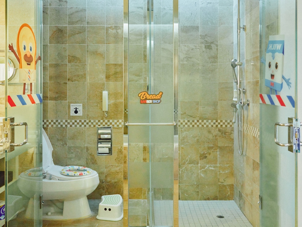 Bread Barbershop, Pool Side, Club Lounge Access، Lotte Hotel Guam 7/8