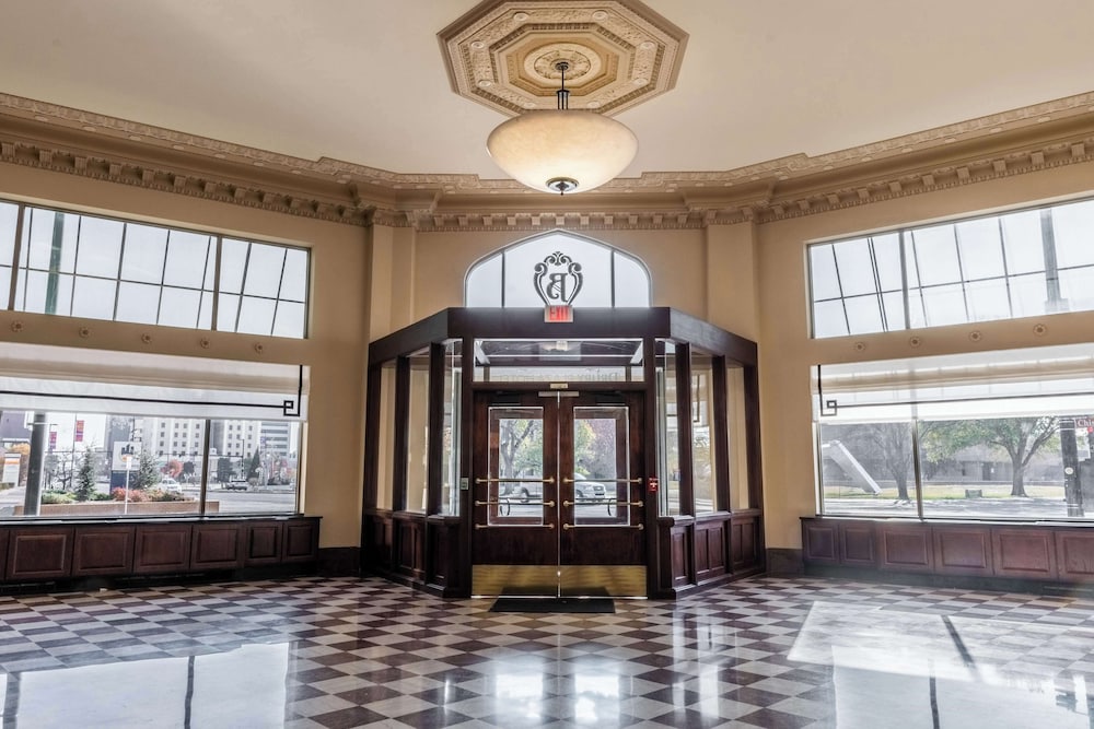 Drury Plaza Hotel Broadview Wichita 9/50