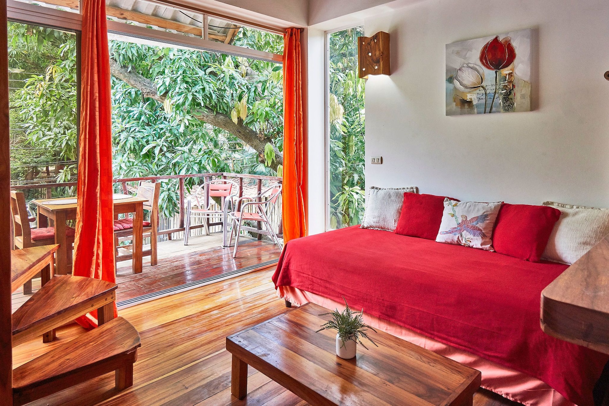 1 Bedroom, Duplex, Red, 1 Queen and 1 Single Bed
