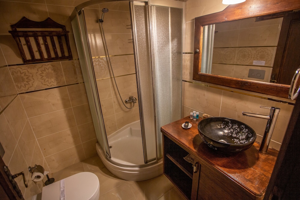 Hermes Cave Hotel 45/46