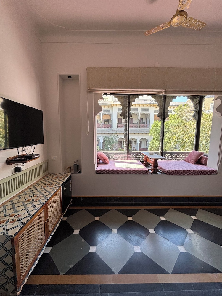 HOTEL RANGNIWAS PALACE 24/52