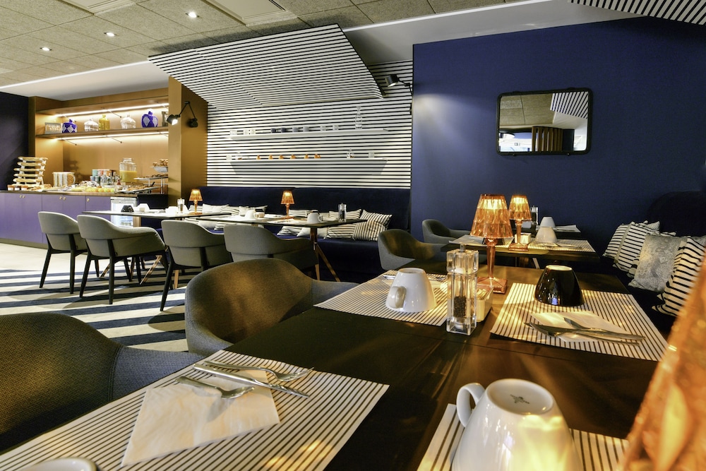 NOVOTEL LA ROCHELLE CENTRE 52/72