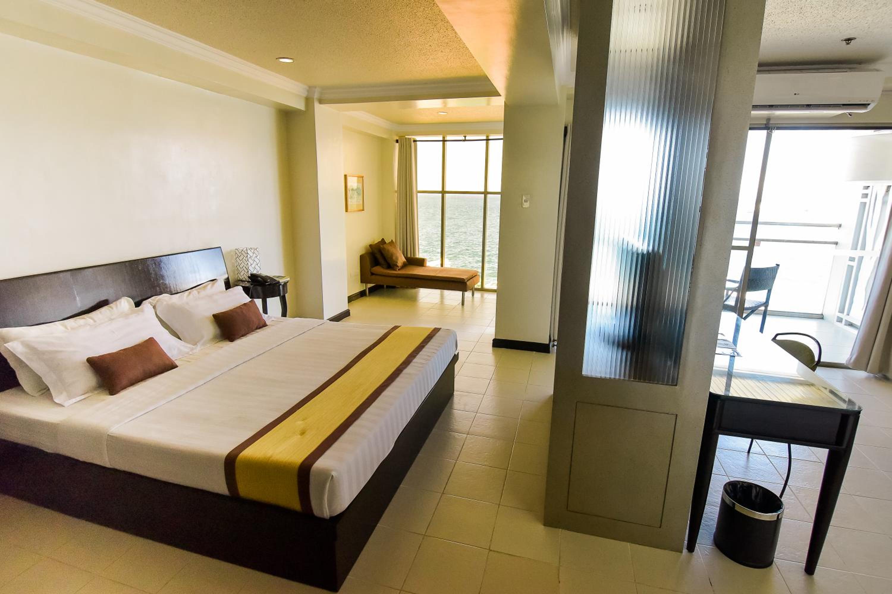 Hotel Tavern Surigao 18/57